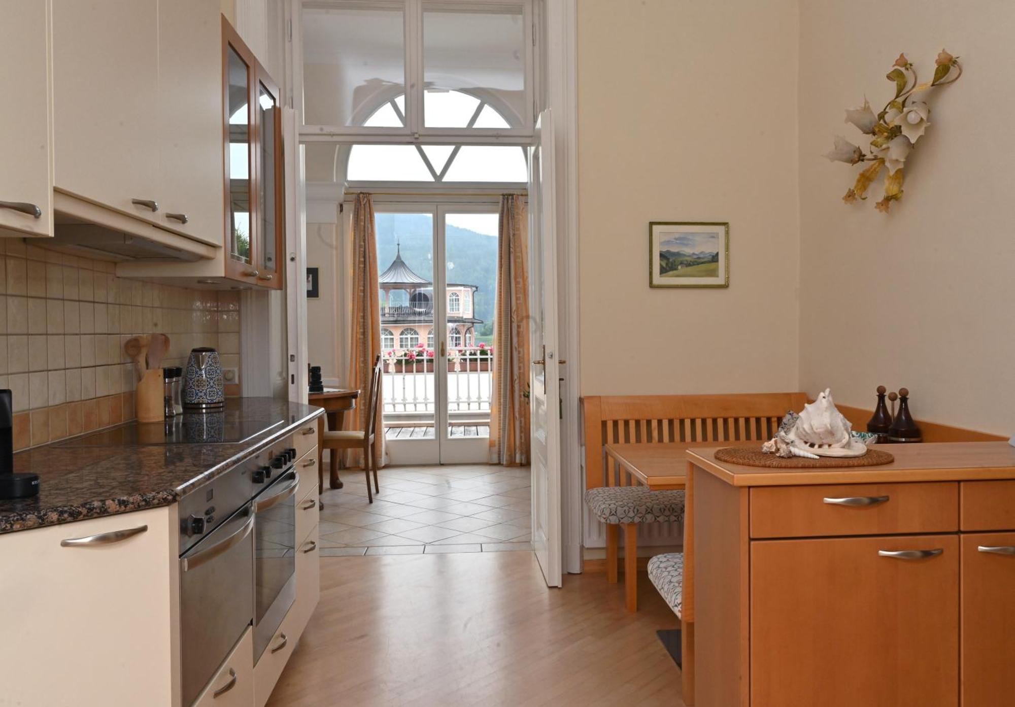 Seehotel Astoria Portschach am Worthersee Bagian luar foto