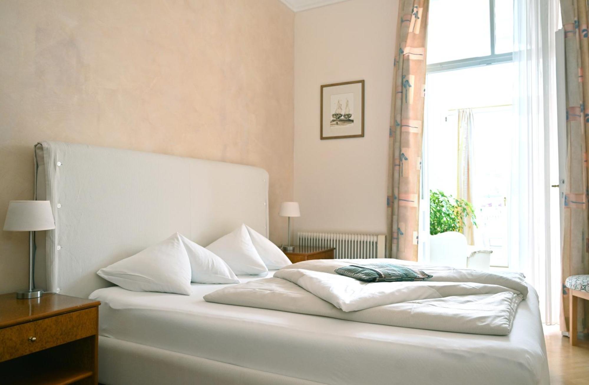 Seehotel Astoria Portschach am Worthersee Bagian luar foto