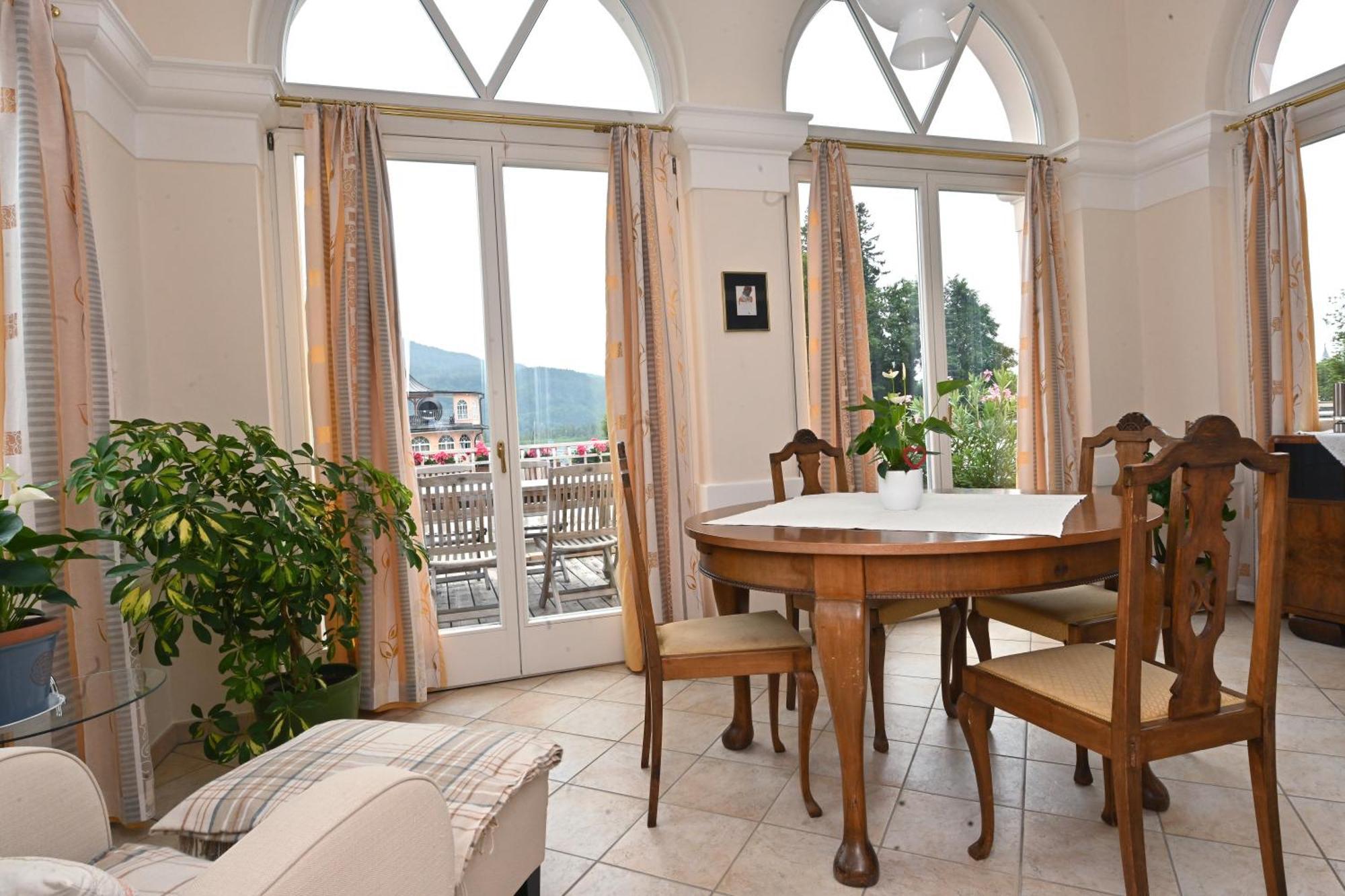 Seehotel Astoria Portschach am Worthersee Bagian luar foto